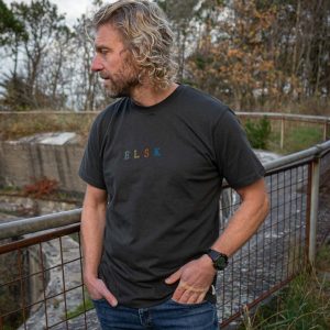 01039 | ELSK® PURE STROKE EMB BRUSHED T-SHIRT | PIRATE BLACK